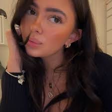 Charlotte Mathis's Instagram, Twitter & Facebook