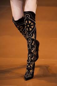 En Guzel Bayan Ayakkabi Modelleri 2014 2015 Sonbahar Kis Versace In 2020 Versace Boots Shoe Boots Fashion Shoes