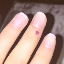 Cara Delevingne And Kaia Gerber Show Off Their Matching Foot Tattoos That Have A Very Sentimental Meaning Tiny Finger Tattoos Knuckle Tattoos Tiny Heart Tattoos