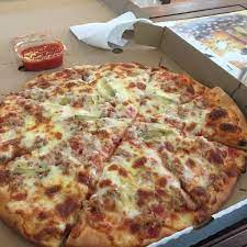 Preparatul gigant a atras zeci de pofticioşi. Diandra Pizza La Metru Frunzelor