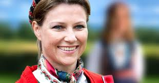 Princess märtha louise stopped as a professional rider 16 years ago. Martha Louise Of Norway Daughter Leah It Really Hurts Archyde