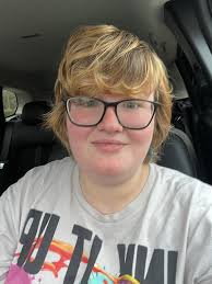 Hi everyone! I'm Alisha and I go by Ali. I'm 27 and diagnosed AuDHD when I  was 25. My interests are making jewelry, metal music, animals, video games,  and my favorite food