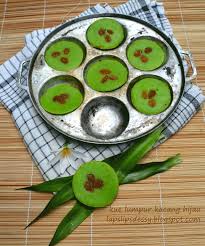 Resep kue bolu selanjutnya ialah mulai mencampurkan terigu dan vanili pada adonan telur yang tadi sudah jadi. Resep Kue Lumpur Kacang Hijau Berkreasi Dengan Kacang Hijau Resepkoki Co