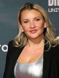 Evelyn Burdecki: Kein Botox! Mit diesem verrückten Trick kämpft sie gegen  Falten