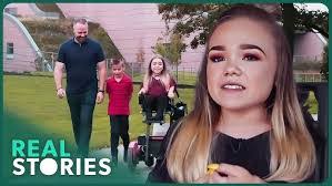 Anna Fortino's Instagram, Twitter & Facebook