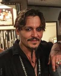 Elsa Stephens's Instagram, Twitter & Facebook