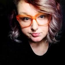 Leigh Hoskins's Instagram, Twitter & Facebook