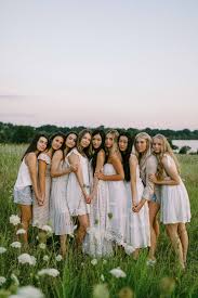 Natural Beauty Shoot 2020 Kcp Senior Spokesmodels In 2020 Group Picture Poses Girl Group Pictures Friend Poses Photography