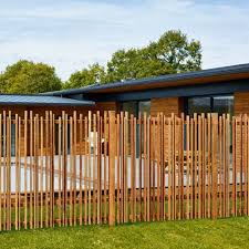 Abris bois de 2 à 5 m². Cloture A Lames Durapin Piveteau Bois En Bois De Jardin Pour Espaces Verts