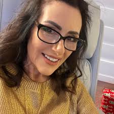 I have a posterior synechiae (my iris is sticking to my lens) and I'm  looking for a second opinion. Anyone know of an eye doc/ophthalmologist  that has experience with this? Thank you. |