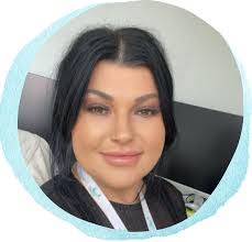 Lisa Bramble's Instagram, Twitter & Facebook