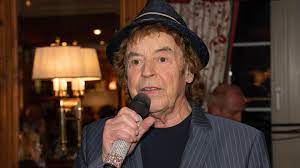 Er gehört zu den vielseitigsten, besten und beliebtesten sängern. 2021 Schlager Tony Marshall Is Desperate The Pop Star Needs Help