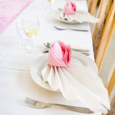 Pliage Serviette Mariage Pour Rendre La Fete Impeccable Napkin Folding Napkins Paper Napkin Folding