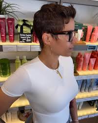 Heidi Soares's Instagram, Twitter & Facebook