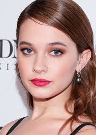 Alexis Larkin's Instagram, Twitter & Facebook