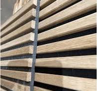 Pannello acustico con listelli in legno massiccio di quercia