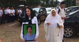 Create a free family tree for yourself or for arumi bachsin and we'll search for valuable new information for you. Profil Eril Dardak Adik Ipar Arumi Bachsin Yang Ditemukan Meninggal