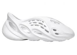 The yzy foam runner mx cream clay features injected eva foam to provide lightweight durability. Adidas Yeezy Foam Rnnr Ararat 2020 G55486