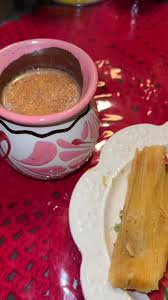 con este frío, apenitas cae bien 😮‍💨 #mexicantiktok #tamales #chocolate  #princesshouse #fyp #parati #texas #MomsofTikTok