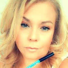 Andrea Arruda (@AndreaArruda19)