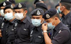These blue uniform mysterious mob are not police, they are hooligans. Dua Anggota Polis Cedera Diserang Penduduk Kampung Defence Security Asia
