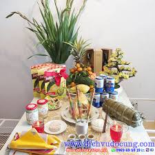 Mâm cỗ tất niên còn là bữa cơm sum họp, để mời ông bà, tổ tiên, những người đã khuất về ăn tết cùng con cháu, thể hiện sự kết nối giữa các thế hệ trong gia đình người việt, để tiễn năm cũ qua đi và đón mừng năm mới với những điều tốt đẹp. HÆ°á»›ng Dáº«n Cach Sáº¯m Lá»… Bai VÄƒn Kháº¥n Cung Táº¥t Nien Ngay 30 Táº¿t