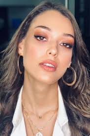 Dilan çiçek deniz , 28 şubat 1995 tarihinde sivas 'da doğmuştur. Dilan Cicek Deniz Profile Images The Movie Database Tmdb