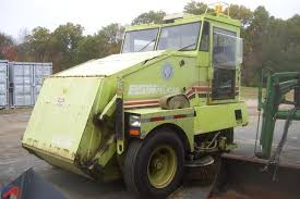 2010 elgin pelican, three wheel mechanical street sweeper, john deere diesel, hydrostatic transmission, right side gutter broom. Auctions International Auction Town Of Granby Dpw Ma 13584 7 Bp Item 1989 Elgin Pelican Series P Street Sweeper