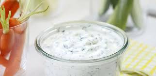 Homemade Tzatziki Veggies And Pita Mmm Perfect For Your Next Picnic Une Trempette Tzatziki Faite Maison Mmm Parfait Pour Vo Tzatziki Recette Trempette
