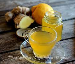 Mettete l'acqua in un pentolino assieme al miele e alla scorza di un limone e allo zenzero. Sciroppo Zenzero Limone E Miele Contro Tosse E Raffreddore