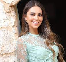 أعلنت الممثلة فاليري أبو شقرا موعد زفافها خلال إطلالتها مع نجوم الجزء الثاني من مسلسل ما فيي في الحلقة الخاصة بـعيد الحب من برنامج بيت الكل. Ø²ÙØ§Ù ÙØ§Ù„ÙŠØ±ÙŠ Ø£Ø¨Ùˆ Ø´Ù‚Ø±Ø§ Ø¥Ø·Ù„Ø§Ù„Ø© Ø£Ù†ÙŠÙ‚Ø© ØªÙÙŠØ¶ Ø¬Ù…Ø§Ù„Ø§ ÙÙŠØ¯ÙŠÙˆ Ø§Ù„Ù†Ù‡Ø§Ø±