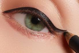 Put a thin line of white liner in the inner lid of your eyes to make them pop against the harsh black liner. How To Put Eyeliner On Top Lid In 4 Easy Steps Stylecheer Com