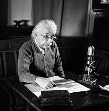 Albert Einstein S Reply To A Female Fan S Confession Should Be In Every Science Textbook Mic Albert Einstein Photo Einstein Albert Einstein