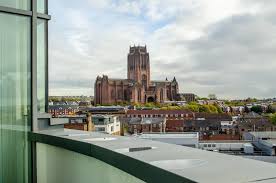 Liverpool ˈlɪvəpuːl ist eine stadt mit rund 500.000 einwohnern und ein metropolitan borough im nordwesten englands. Penthouse Mit Phenomenal Views In Liverpool City Centre Free Parking Balkon By Happy Days Wohnung Liverpool