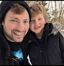 Leonard Moreau's Instagram, Twitter & Facebook