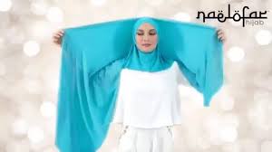 .neelofa sendiri selesa memakai selendang dan seperti yang kita tahu, neelofa adalah pengasas dan wajah bagi jenama tudung keluarannya sendiri iaitu naelofar hijab. Vivadeaa Style 1 Isabelle Tutorial By Neelofa Facebook