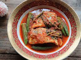 Kalau di restoran melaka, diasingkan kuah dan ikan. Asam Pedas Johor Azie Kitchen