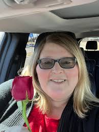 Kind stranger in Burlington gives rose to woman