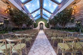 Toast to love, enjoy your meal, and celebrate at one of our elegant reception venues. Erneuerung Des Gelubdes In Der Kapelle Der Blumen Las Vegas 2021