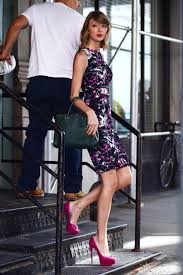 Resultado de imagem para look da taylor swifter 2017
