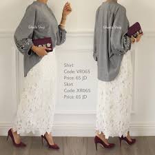 Shirt Sold Out البلوزة فقط غير متوفرة Skirt Available إسحب الصورة بلوزة أنيقة بأكمام مرصعة باللولو قصيرة من ا Fashion Hijab Fashion Modern Hijab Fashion