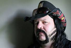 Vinnie Paul habla de la influencia de PANTERA. Baja en INCANTATION. Gira  española de VITA IMANA y visita a México. Otro adelanto de ÓPERA MAGNA.  Tema en directo de BETO VÁZQUEZ INFINITY.