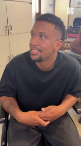 Carola Troisgros preparou um bolo CHOCOLATUDO que, como deu pra ver, é um  bolo REPLETO DE CHOCOLATE com uma calda que leva um toque de café! Essa  combinação do doce com o