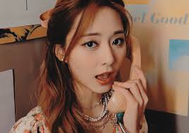 (taylor swift) cover by tzuyu. 08qn52bflesbnm