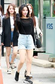 Jeon Soyeon Pics Soyeonsarchive Twitter Kpop Outfits Kpop Fashion Korean Fashion