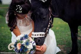 We did not find results for: Lisa Tragt Unser Chiffon Brautkleid Mit Spitzentop Zur Landhochzeit Schleifenfanger