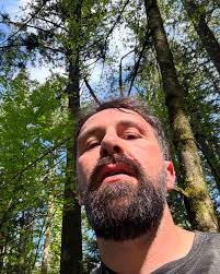 Post 10k 🏃🏻 sweaty photo shoot with the trees! 🌲 #athlete #artist  #natureboy