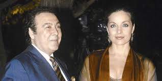 Ο «άρχοντας» του ελληνικού πενταγράμμου γεννήθηκε στις 26 ιουλίου του 1940. Antzela Gkerekoy H Ntiba Toy Pasok Poy Egine Antartissa Politikh Iefimerida Gr