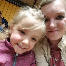 Lisa Pinette's Instagram, Twitter & Facebook