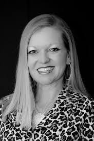 Lisa Sayer's Instagram, Twitter & Facebook